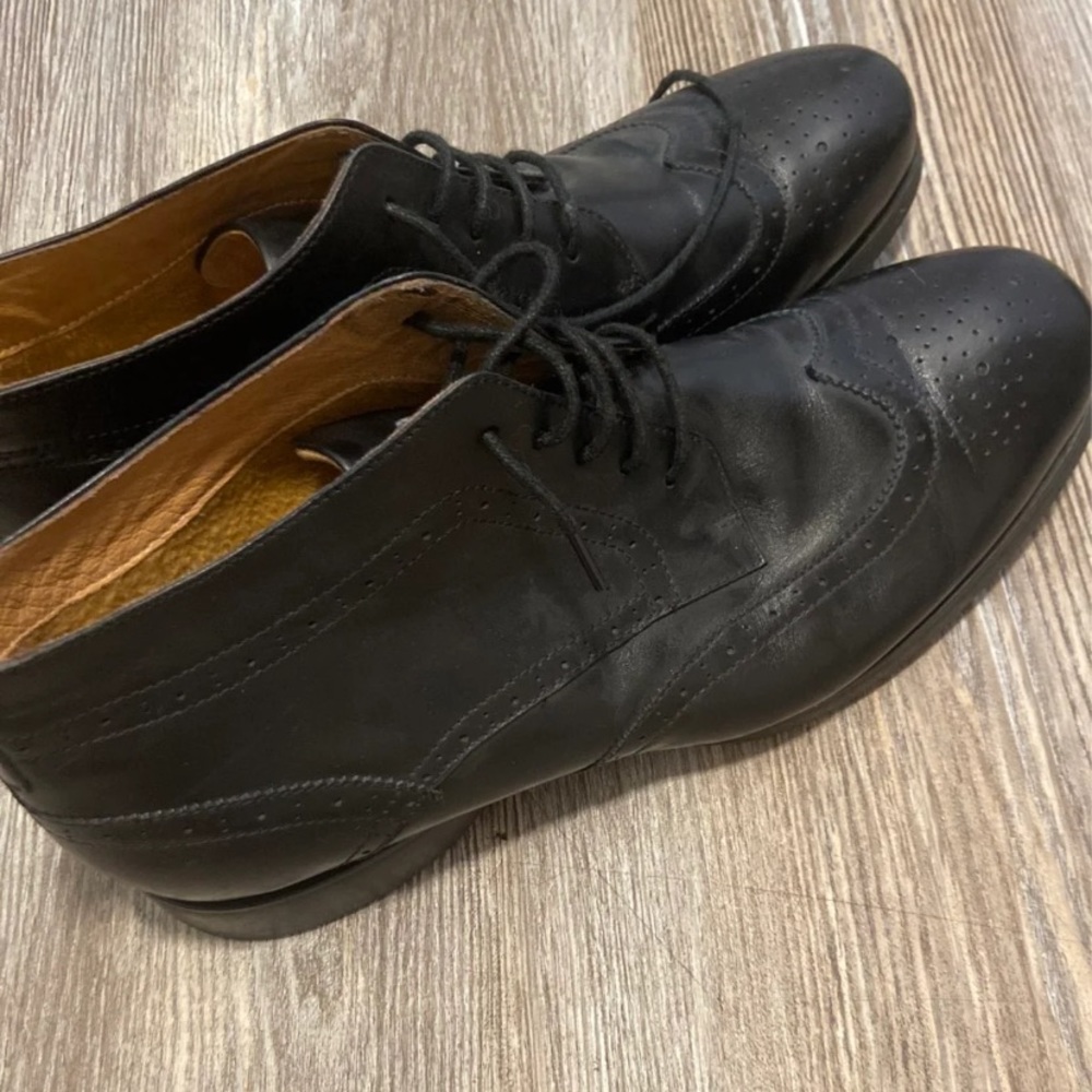 Juno New York
Black shoes 
Size 45